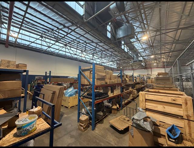 999M² WAREHOUSE TO LET IN BLACKHEATH INDUSTRIAL